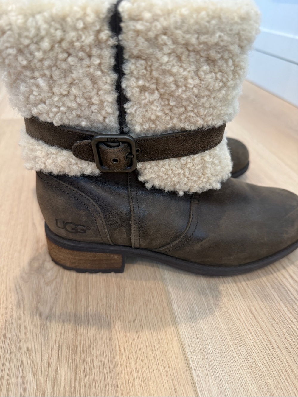 UGG Blare II shearling-cuff boots 6.5